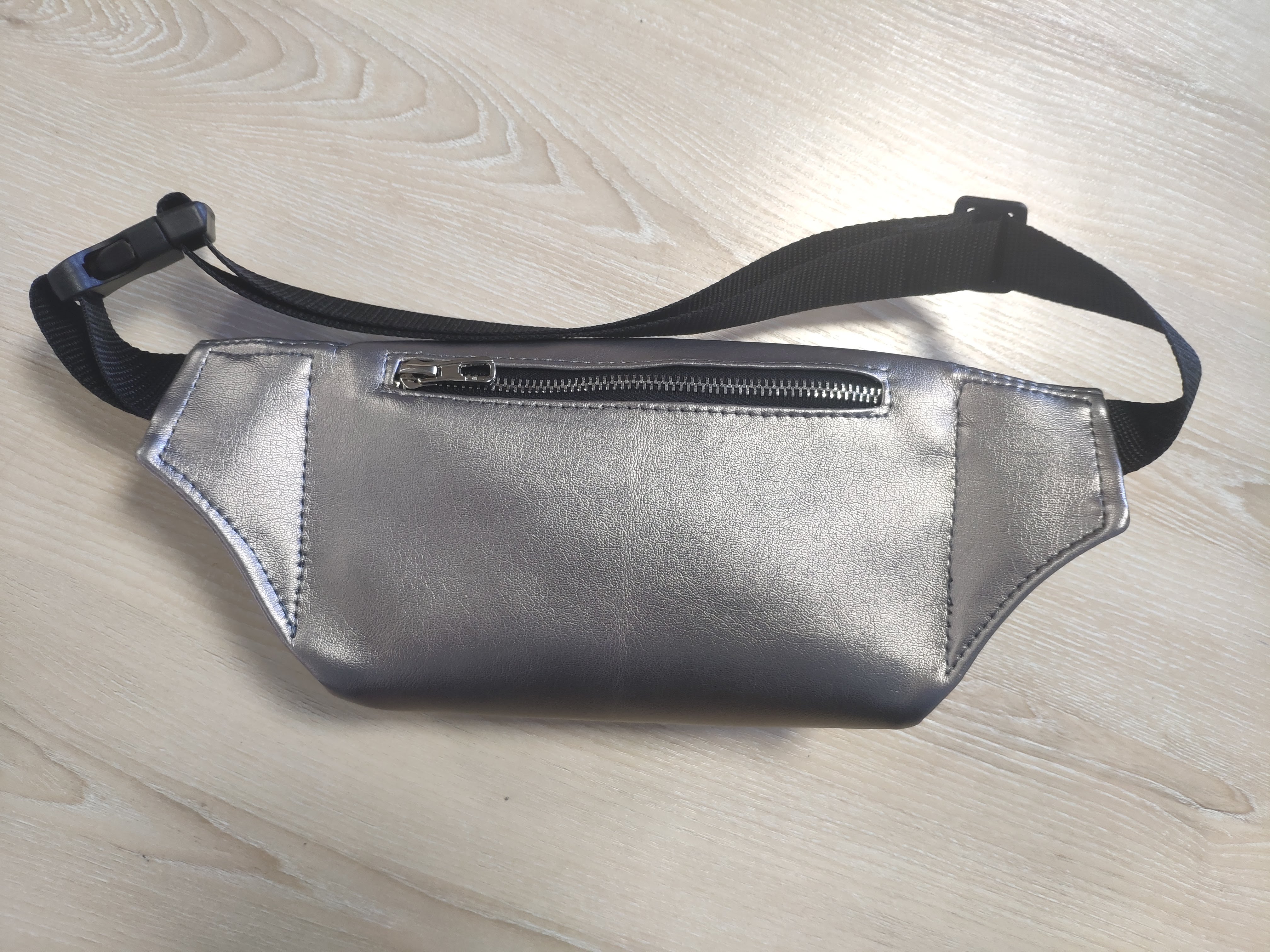 Сумка на пояс Tirso MSS silver dark Сумка на пояс Tirso MSS silver dark