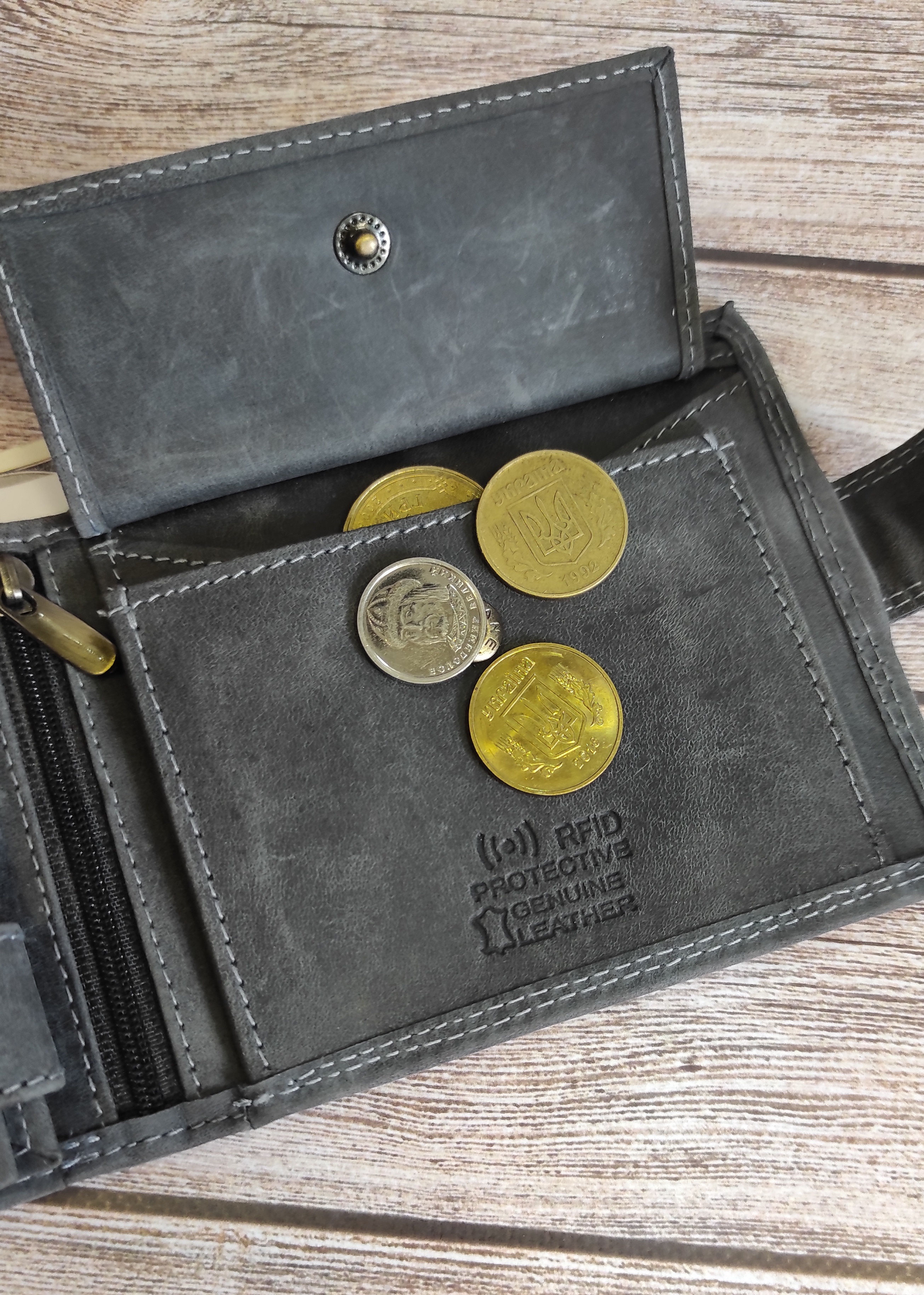 Гаманець чоловічий DNK Leather DNK-N992L-CHM-BLACK сірий Гаманець чоловічий DNK Leather DNK-N992L-CHM-BLACK сірий