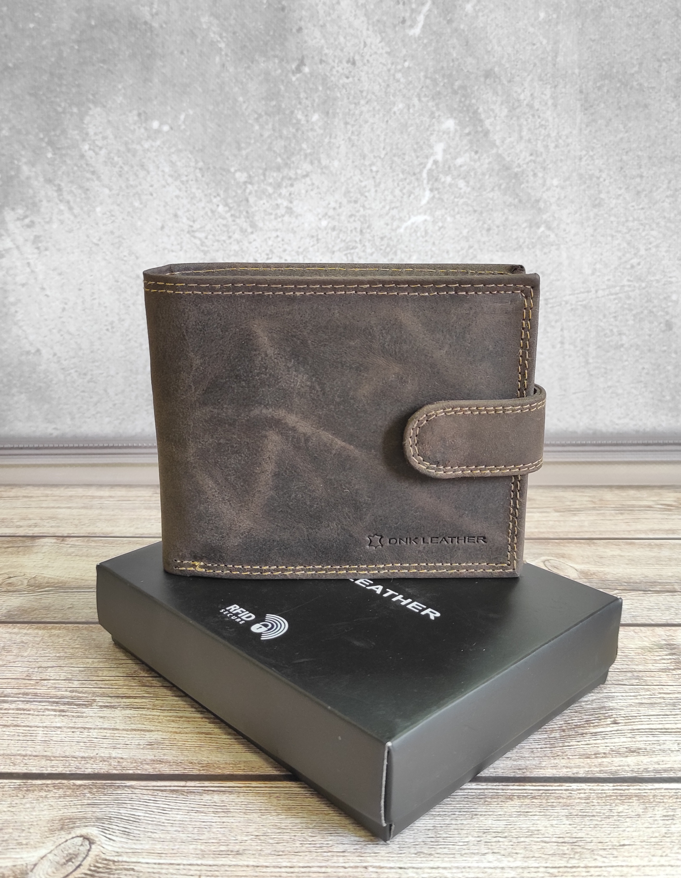 Гаманець чоловічий DNK Leather DNK-N992L-CHM-BROWN коричневий Гаманець чоловічий DNK Leather DNK-N992L-CHM-BROWN коричневий