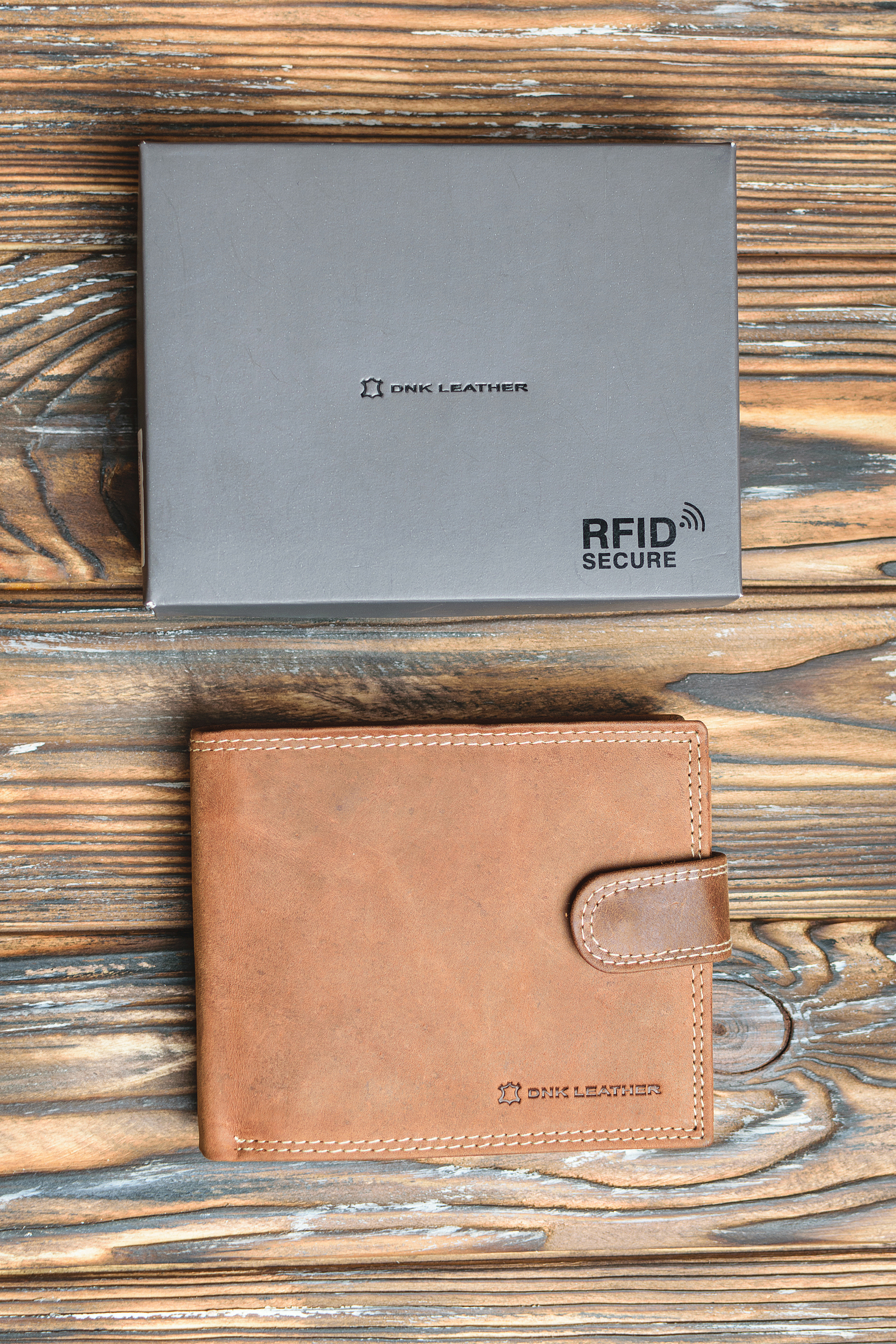 Гаманець чоловічий DNK Leather DNK-N992L-CHM-COGNAC світло-коричневий Гаманець чоловічий DNK Leather DNK-N992L-CHM-COGNAC світло-коричневий