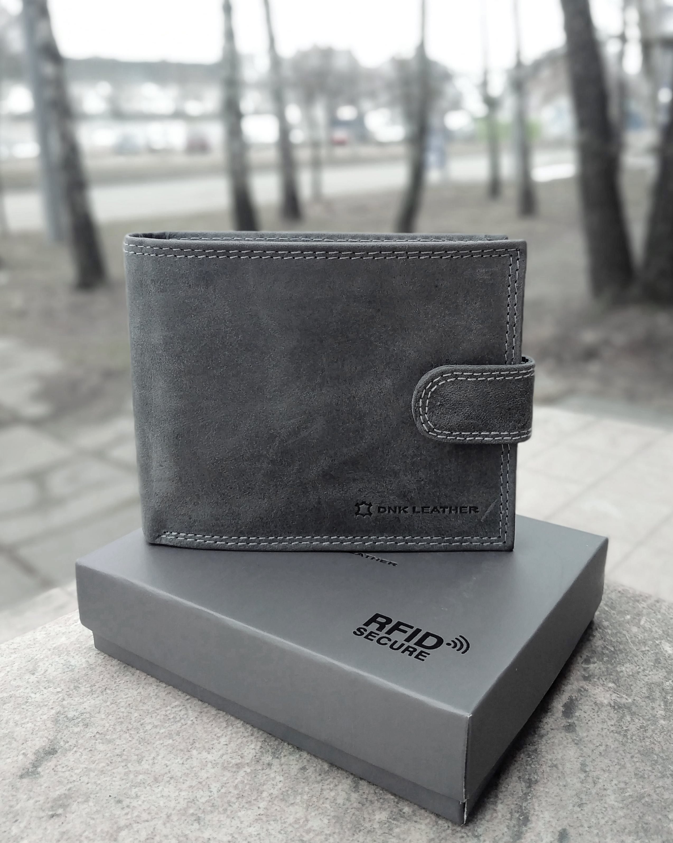 Кошелек мужской DNK Leather N992L-CHM черный Кошелек мужской DNK Leather N992L-CHM черный