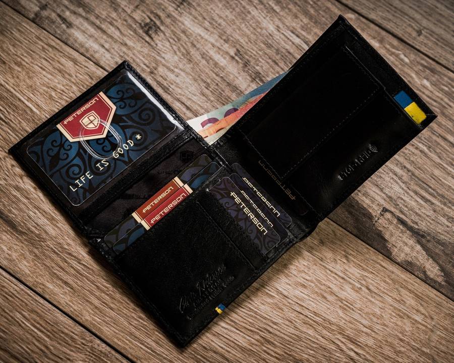 Гаманець чоловічий PETERSON 1517-P-UA-BLACK чорний Гаманець чоловічий PETERSON 1517-P-UA-BLACK чорний