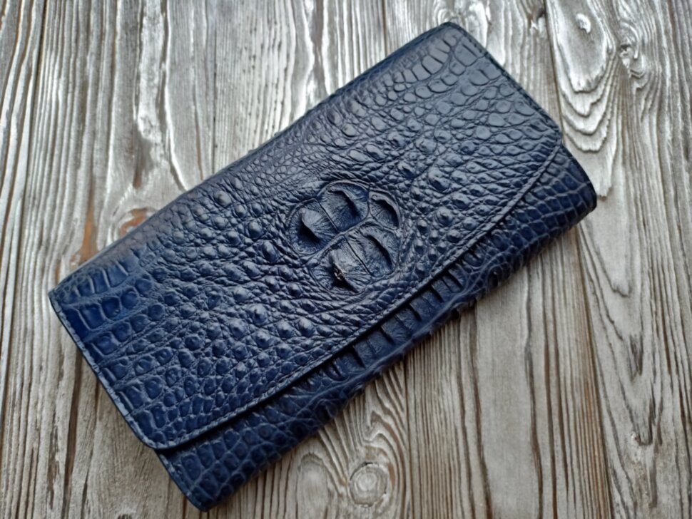 Жіночий гаманець зі шкіри крокодила PC-745-Blue