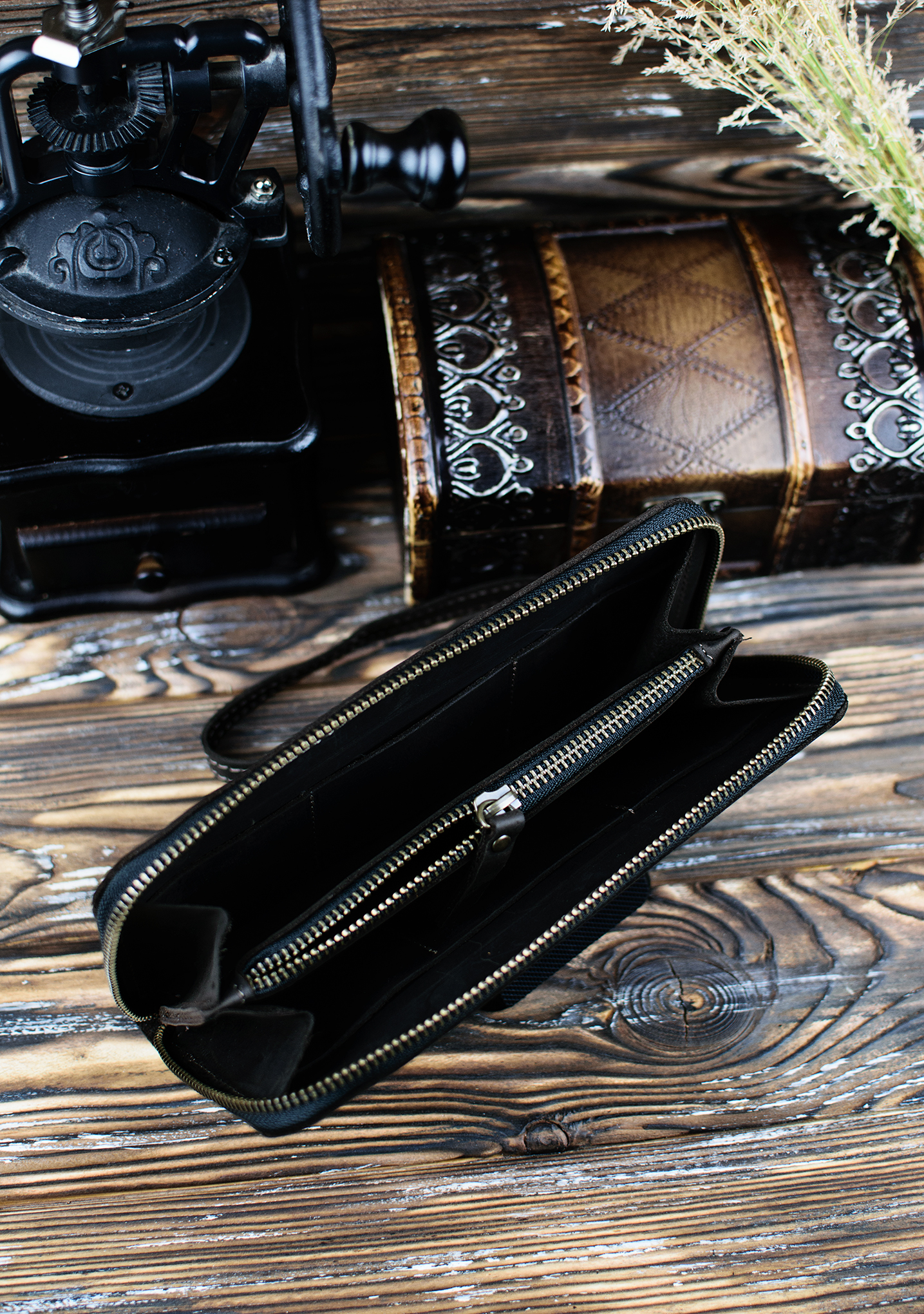 Гаманець шкіряний на блискавці DNK Leather DNK-LW-01-col.F Гаманець шкіряний на блискавці DNK Leather DNK-LW-01-col.F