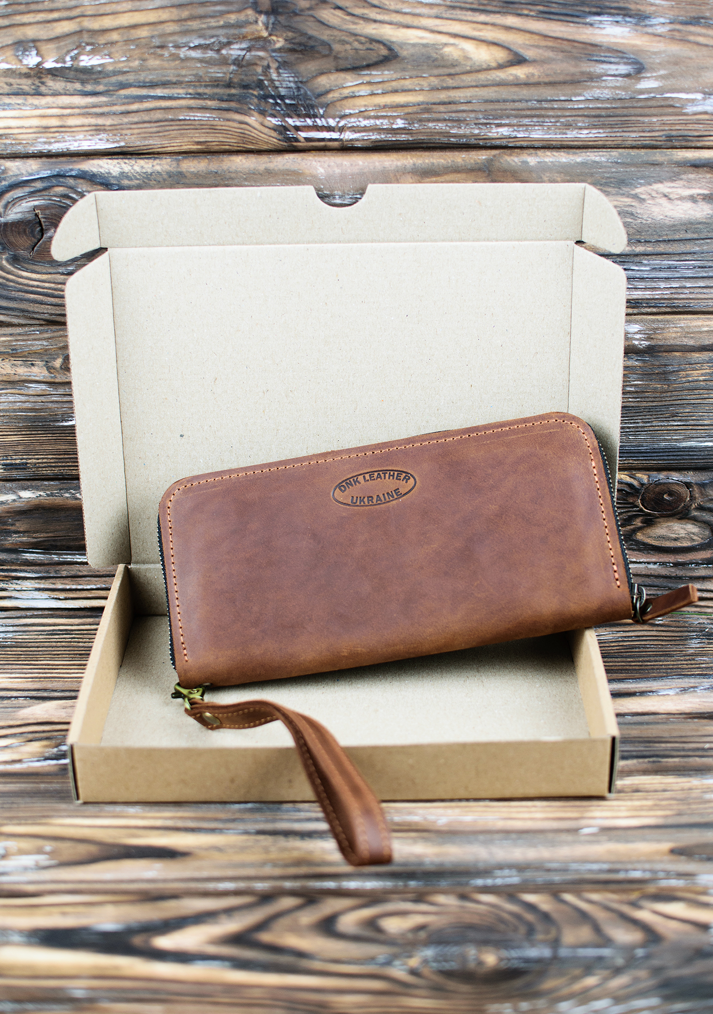 Гаманець шкіряний на блискавці DNK Leather DNK-LW-01-col.N Гаманець шкіряний на блискавці DNK Leather DNK-LW-01-col.N