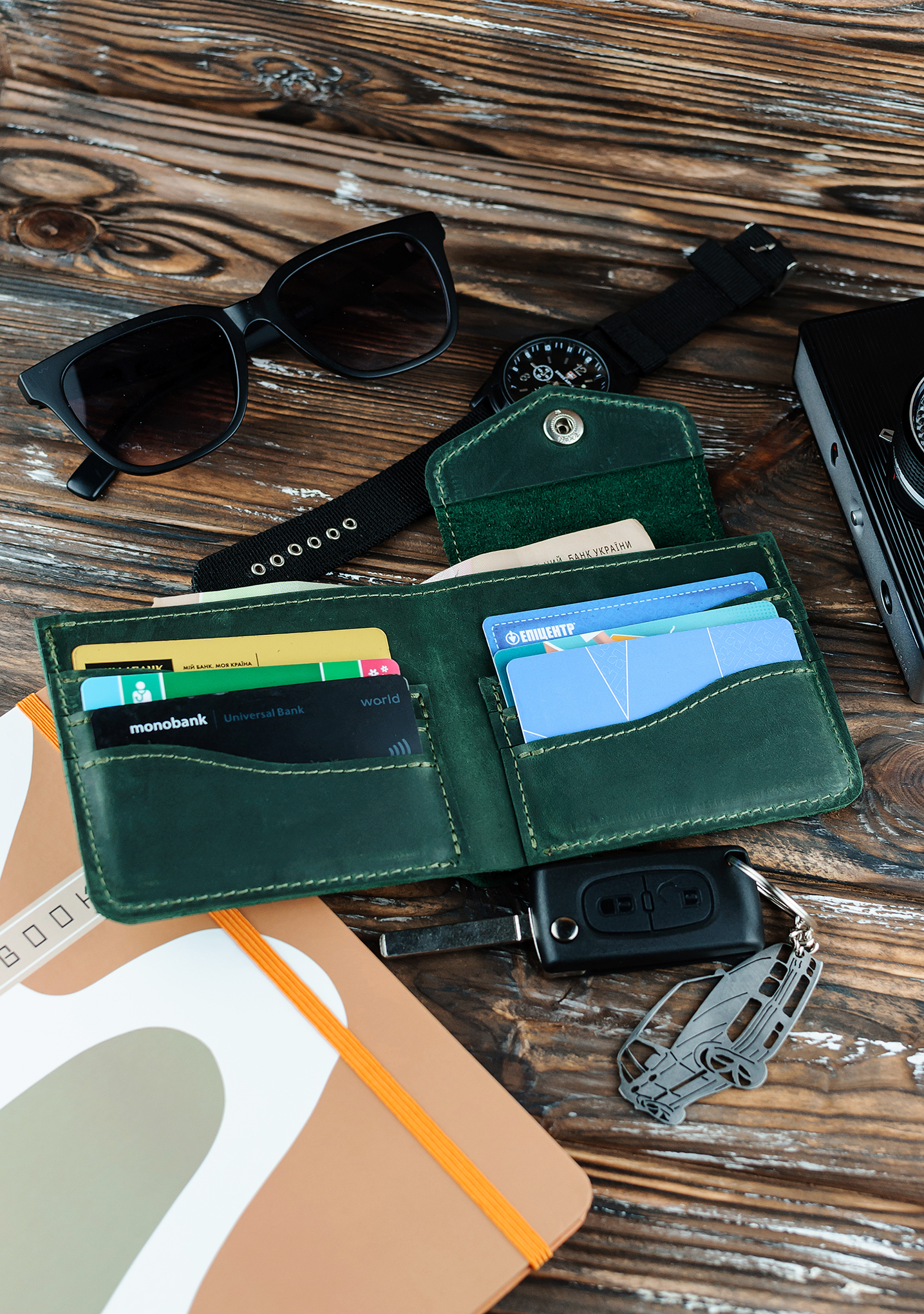 Гаманець шкіряний DNK Leather DNK-LW-08-col.C зелений Гаманець шкіряний DNK Leather DNK-LW-08-col.C зелений