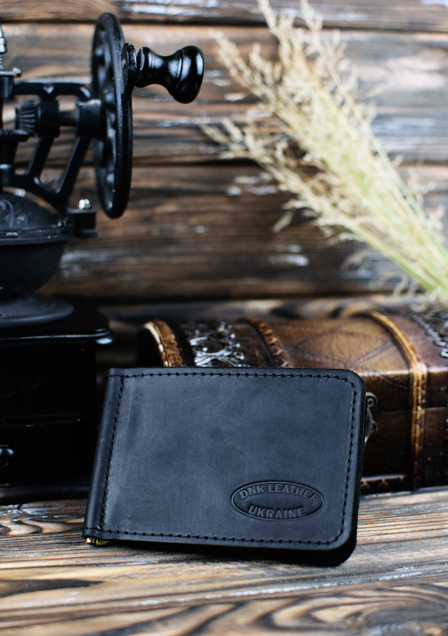Затиск шкіряний для купюр DNK Leather DNK-LW-09-col.J чорний