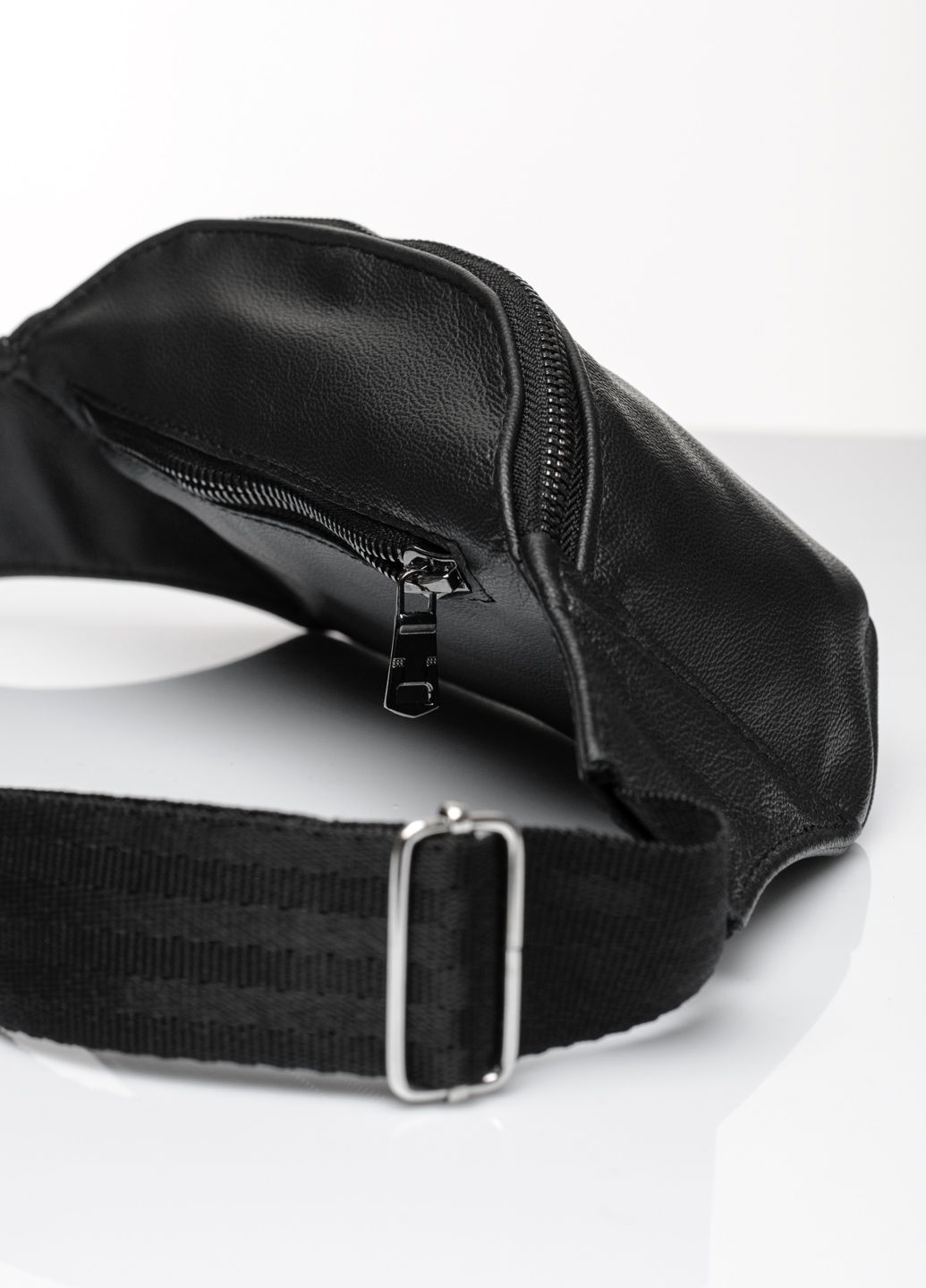 Жіноча сумка на пояс бананка шкіряна Sambag Tirso PSO чорний Жіноча сумка на пояс бананка шкіряна Sambag Tirso PSO чорний